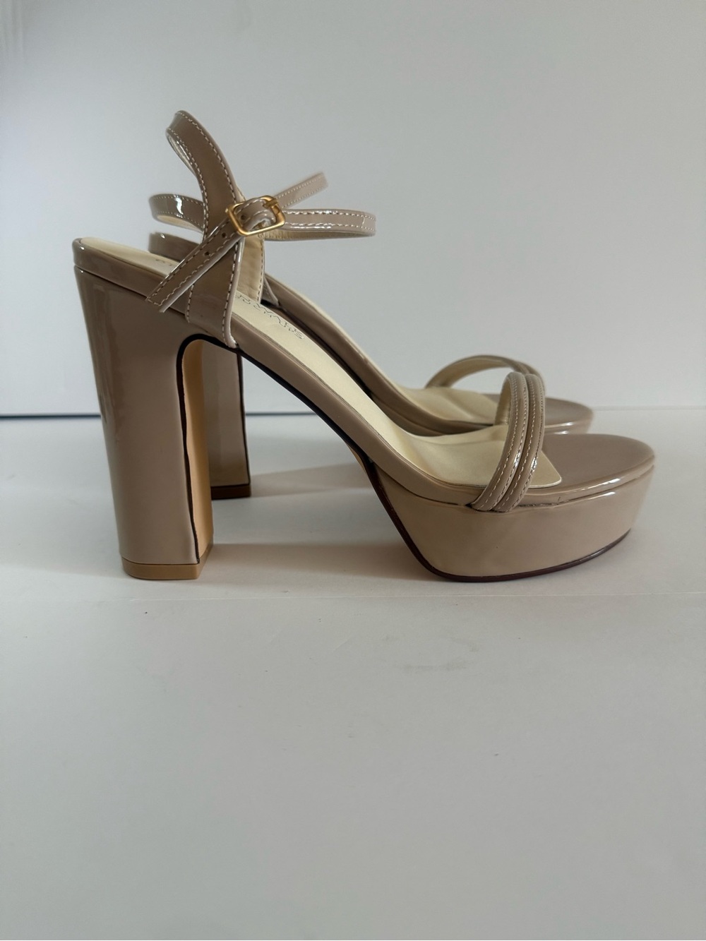 BENJAMIN WALK Platform Block Heel Sandals in Nude Patent size 7.5